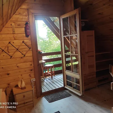 Chatki Saturnina I Деревянный коттедж *