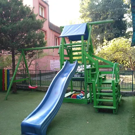 Domek letniskowy Chatki Saturnina I *