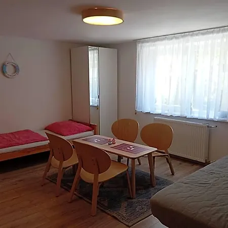 Chatki Saturnina I Деревянный коттедж